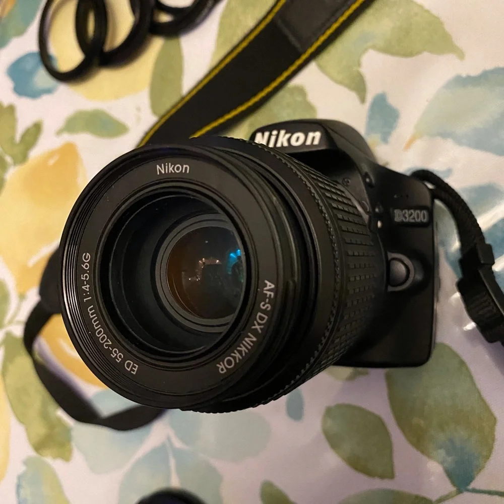 Nikon D3200 Camera w/lens